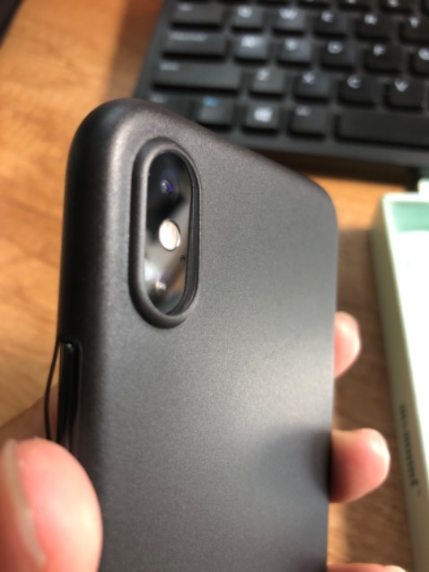 Gói hàng cẩn thận nhưng không đúng hàng của memumi.
Có hộp memuimi nhưng ốp ko có chữ memumi. 
Ốp bị cấn camera. Tệ