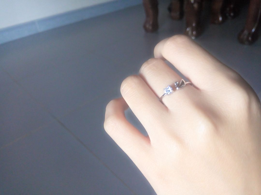 rất ưng chiếc nhẫn nhõ nhắn và cực xinh xắn này luôn shop ạ ❤️❤️❤️❤️
tôi cũng gửi tới lời xin lỗi tới anh shipper đã giao món hàng này ạ, em xin lỗi vì sự bất cẩn của mình đã khiến anh nhận hết lỗi. Thật sự rất xin lỗi anh nhiều mong anh bỏ qua cho em nha. cảm ơn ạ!