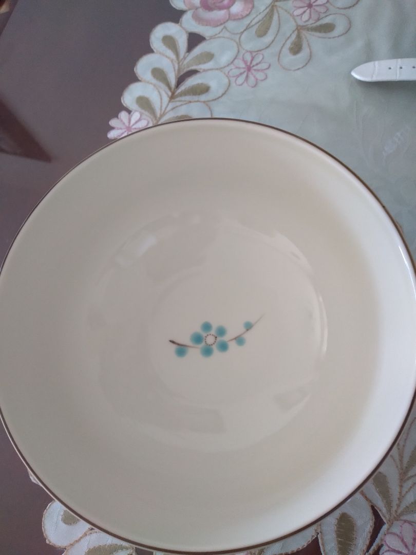 San pham giao ko giong hinh, su mau , ko phai mau trắng