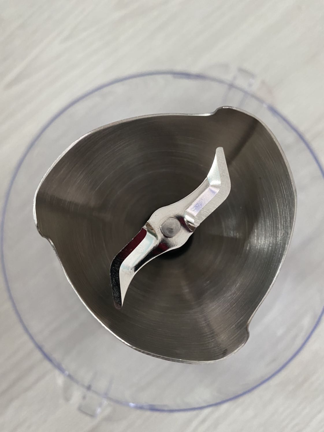 Nhỏ gọn, dễ lắp ráp, lưỡi dao sắt, tiện lợi, dễ vệ sinh phù hợp để nấu ăn dặm cho bé. Hài lòng với sản phẩm.