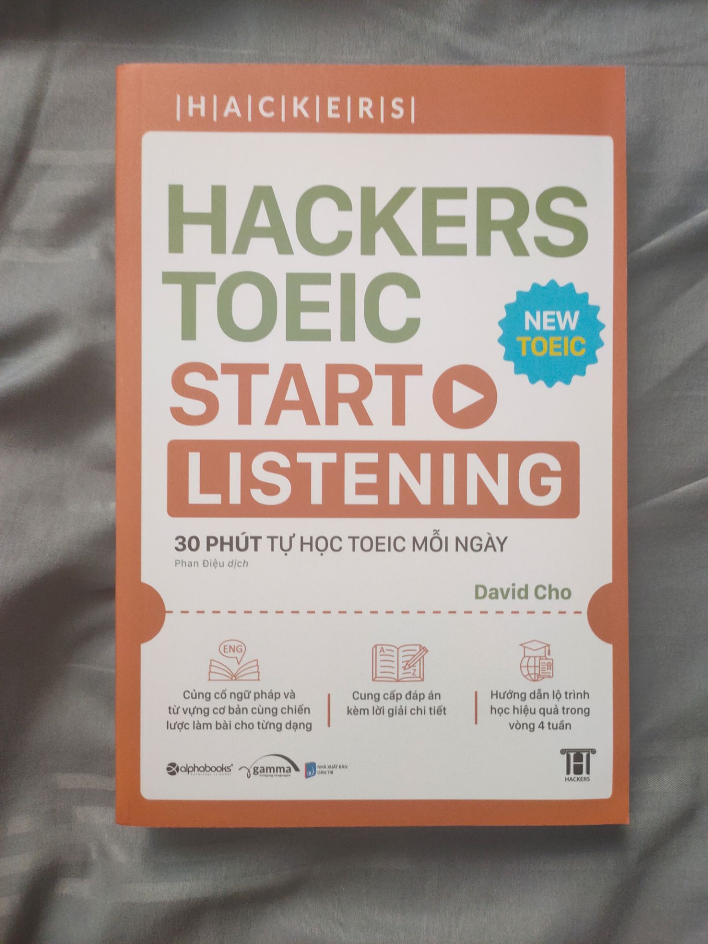 Giao hàng nhanh. Bao bọc sách rất cẩn thận. Sách đẹp và mới. Từ nay chăm học hơn. Mình sẽ học thử sách xem sách có hiệu quả thật sự không? Nếu thật sự tốt mình sẽ review nha!!!!