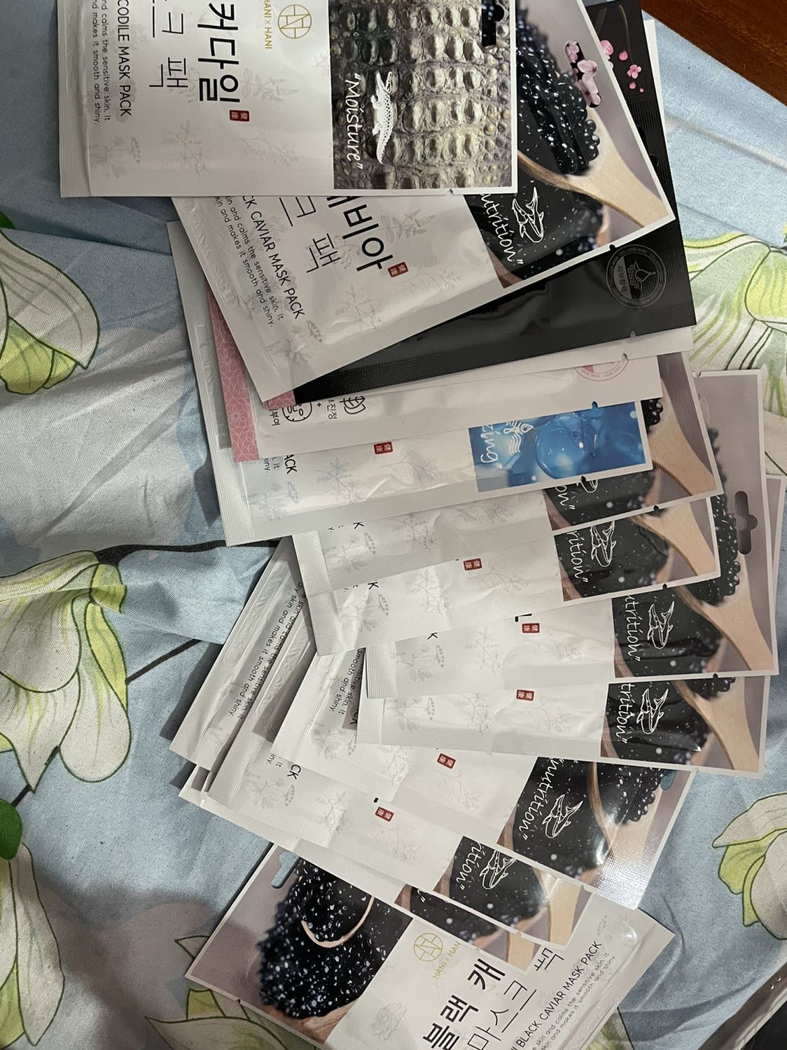 Giá rẻ.12k 20cái.
k dầy dặn bằng loại xịn (chất lượng bằng 1 nửa) mng nhé.lau cũng k sạch như loại đó.
Nh mua để lau dùng 1-2l bỏ thì ok luôn.
Vẫn ủng hộ shop 5* và sẽ mua lại