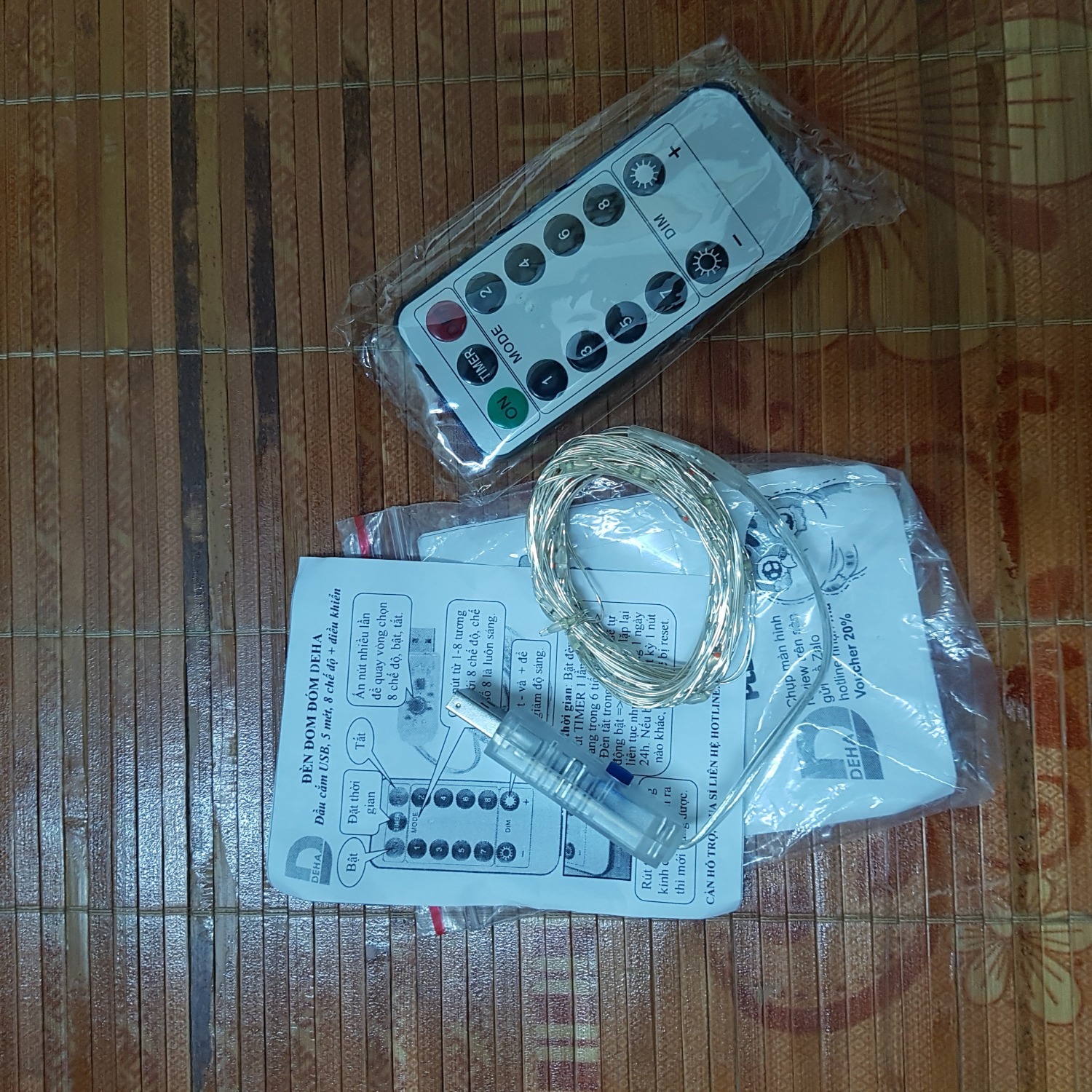 Đèn có điều khiển tăng giảm độ sáng và chọn 8 chế độ nháy. Mình thấy rất tiện.
Đèn siêu đẹp, lại có thể cắm vào cốc sạc hoặc sạc dự phòng nên không phải thay pinx