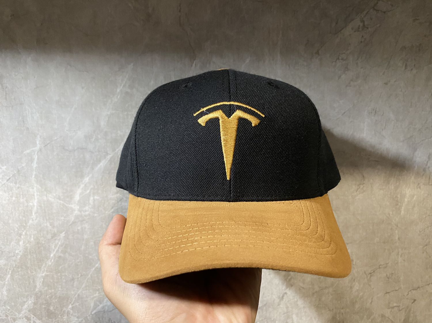 Ấn tượng đầu tiên là shop đóng gói sản phẩm rất kỹ lưỡng, hộp rất dày giúp form mũ không bị móp méo lúc vận chuyển
Bên trong còn đóng thêm lớp bì 😂😂😂
Nón đẹp, chất vải tốt, form cứng cáp
Nói chung giá và chất lượng không chê vào đâu được.
Sẽ ủng hộ shop lâu dài ^^