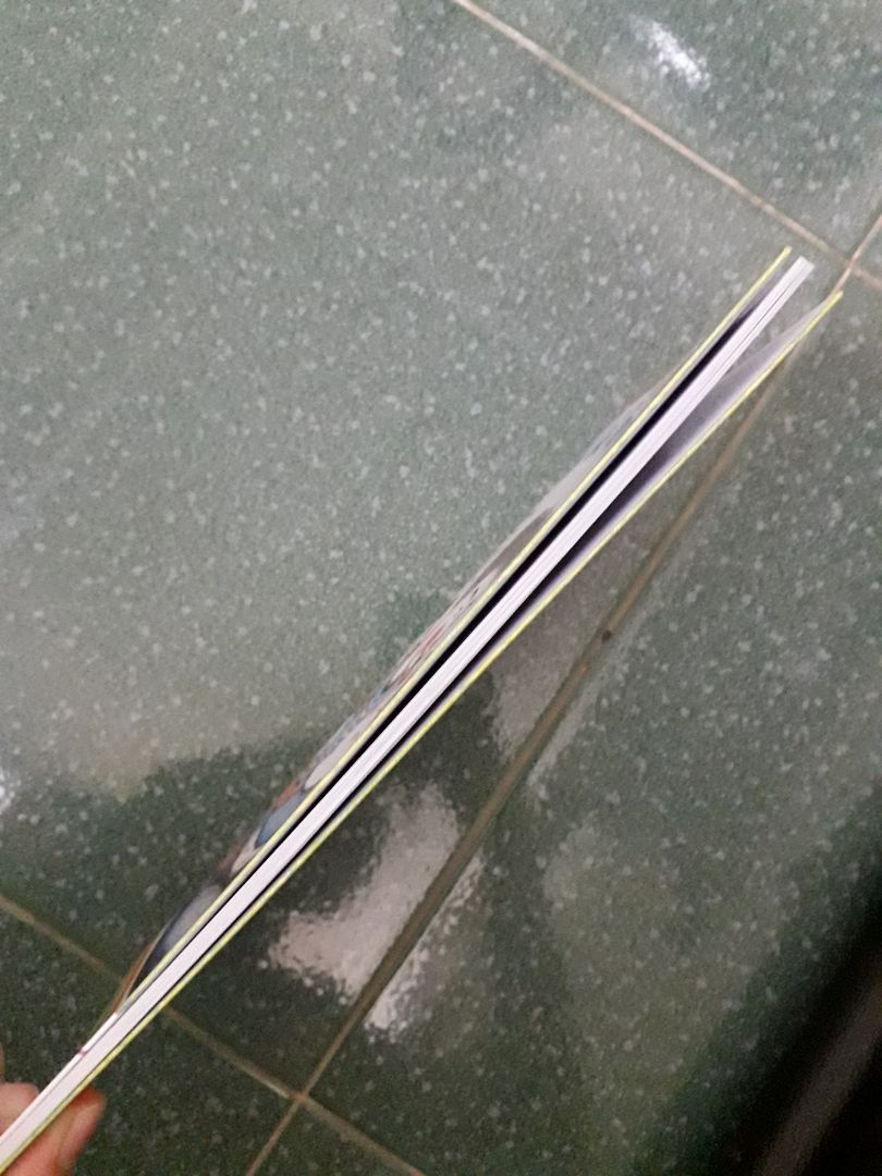 Mình tưởng sách dày, sách này mỏng lắm, do là sách tranh màu nên giá cao.