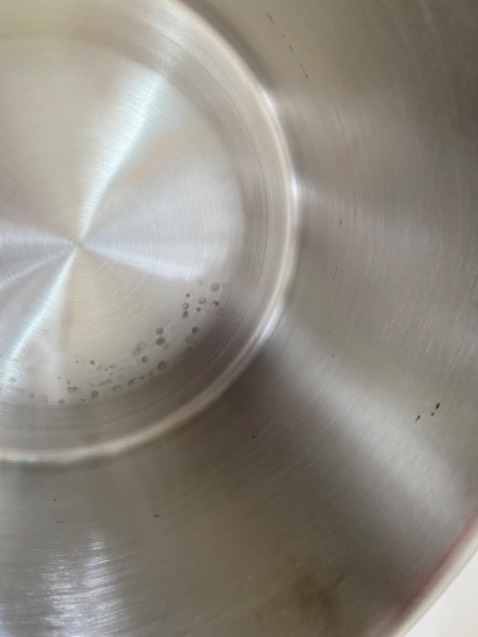 Hàng đã rỉ sét mà vẫn bán cho khách hàng. Tiki nên xem lại nhà phân phối này Hàng đã rỉ sét mà vẫn bán cho khách hàng. Tiki nên xem lại nhà phân phối này