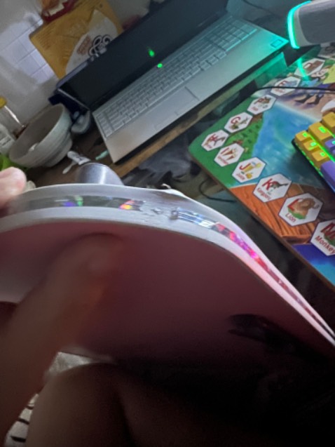 Bàn bị vỡ , sứt mẻ viền , chân bàn bung vít