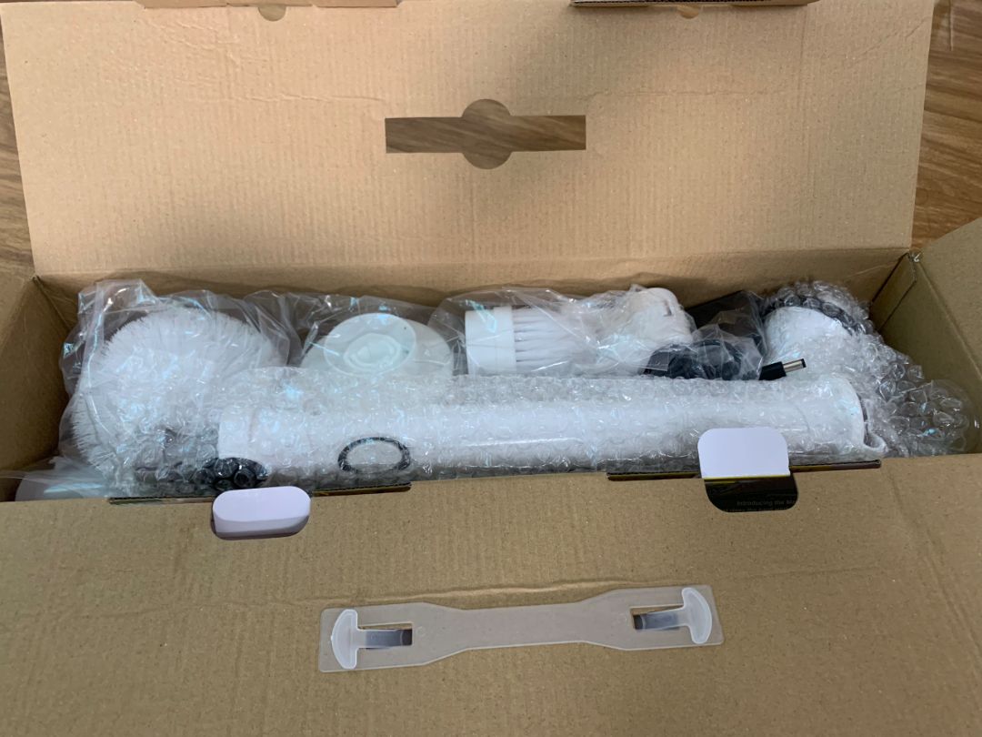 Nhận hàng đủ phụ kiện đúng như mô ta. Máy hoàn thiện tốt, xài thích. Giá lại rẻ nữa, các shop khác toàn bán hơn 500k. Shop tư vấn nhiệt tình. Hàng tốt, ai đang do dự thì mua đi nha, đáng tiền.