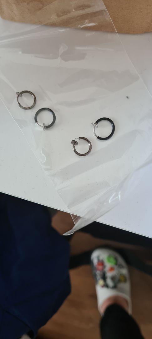 giao sai loại, sai màu
đặt loại titan mà giao 2 cái bông nhỏ xíu như vậy, quá chán