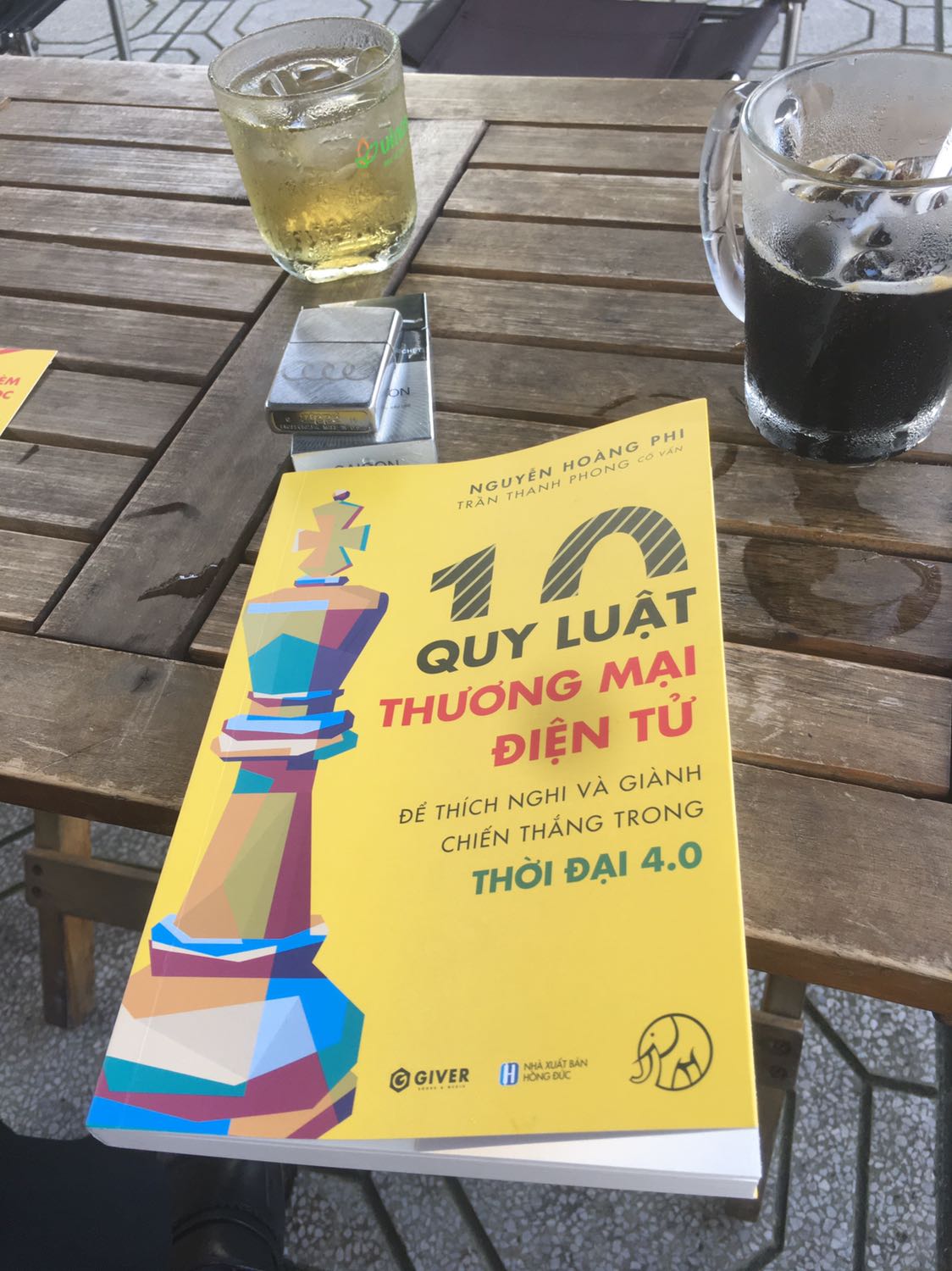 Dù mới đọc vài chục trang đầu nhưng với cảm nhận cá nhân rằng tốc độ đọc của mình rất nhanh theo lối viết văn của tác giả rất thuận. Cảm ơn tác giả Hoàng Phi, cảm ơn anh Thanh Phong về bộ sách khởi nghiệp với nhiều kinh nghiệm thực tế và cách áp dụng vào thực tiễn rất thiết thực. Xin cảm ơn!