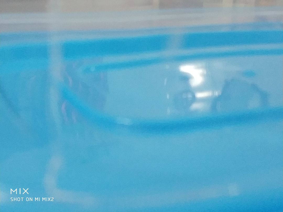 hộp quá mỏng, khi mở ra thấy hộp phía ngoài bị nứt