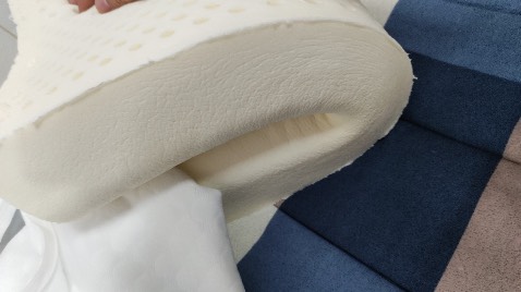 Ruột mùi thơm nhè nhẹ mà không hôi mủ. Con nó nằm mà cứ lấy đầu dụi dụi thấy ham