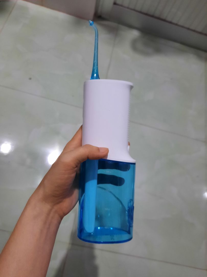 vòi mạnh, xịt rất sạch răng. mình rất thích. phần tiếp giáp màu xanh với trắng hơi bị rỉ nước nếu để nghiêng, điểm trừ chổ đó. đợi giao hàng mệt luôn 16 ngày vòi mạnh, xịt rất sạch răng. mình rất thích. phần tiếp giáp màu xanh với trắng hơi bị rỉ nước nếu để nghiêng, điểm trừ chổ đó. đợi giao hàng mệt luôn 16 ngày