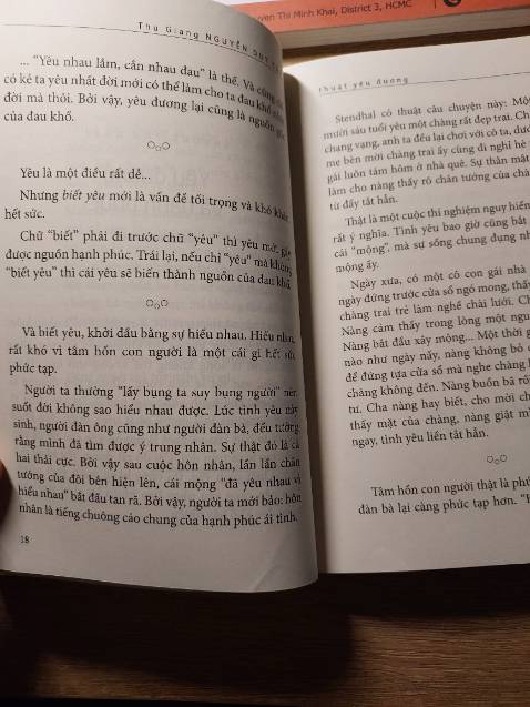 Tuy lần đầu tiên xuất bản là 60 năm trước nhưng tinh thần của tác giả truyền vào sách vẫn rất có giá trị cho đến hiện nay.
Chất liệu giấy và in rất tốt. Những quyển sách như này phải được dịch ra nhiều thứ tiếng mới phải. Tuy lần đầu tiên xuất bản là 60 năm trước nhưng tinh thần của tác giả truyền vào sách vẫn rất có giá trị cho đến hiện nay.
Chất liệu giấy và in rất tốt. Những quyển sách như này phải được dịch ra nhiều thứ tiếng mới phải.