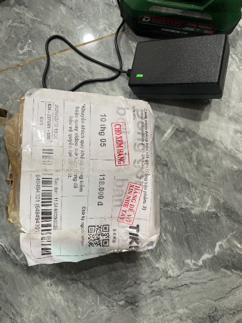 Tôi mua 2 cái đã thanh toán 118k ( khi giao hàng Tôi ở xa không kiểm tra được)
Bên ngoài Ghi tổng sp là 2 nhưng bên trong chỉ có 1 cái 
Nếu nhầm lẫn đề nghị shop gửi thêm đủ cho tôi