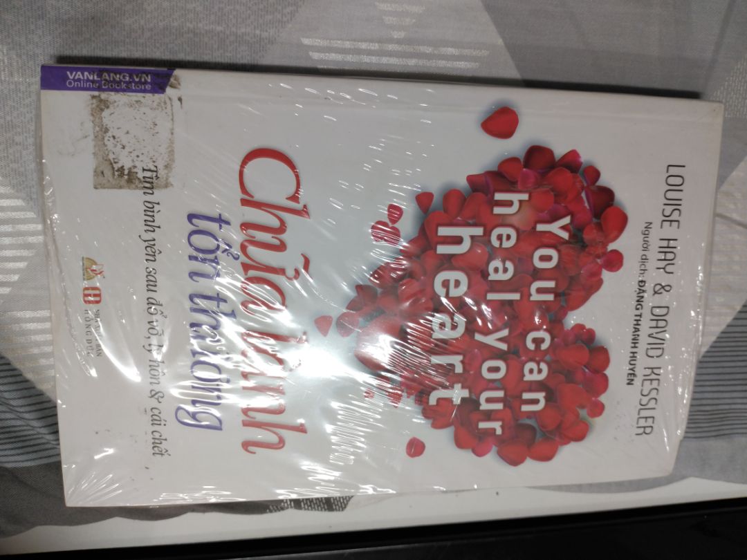không hiểu sao có thể bọc nỉ lông và giao quyển sách độ như vậy cho Khách. thật sự rất thất vọng.