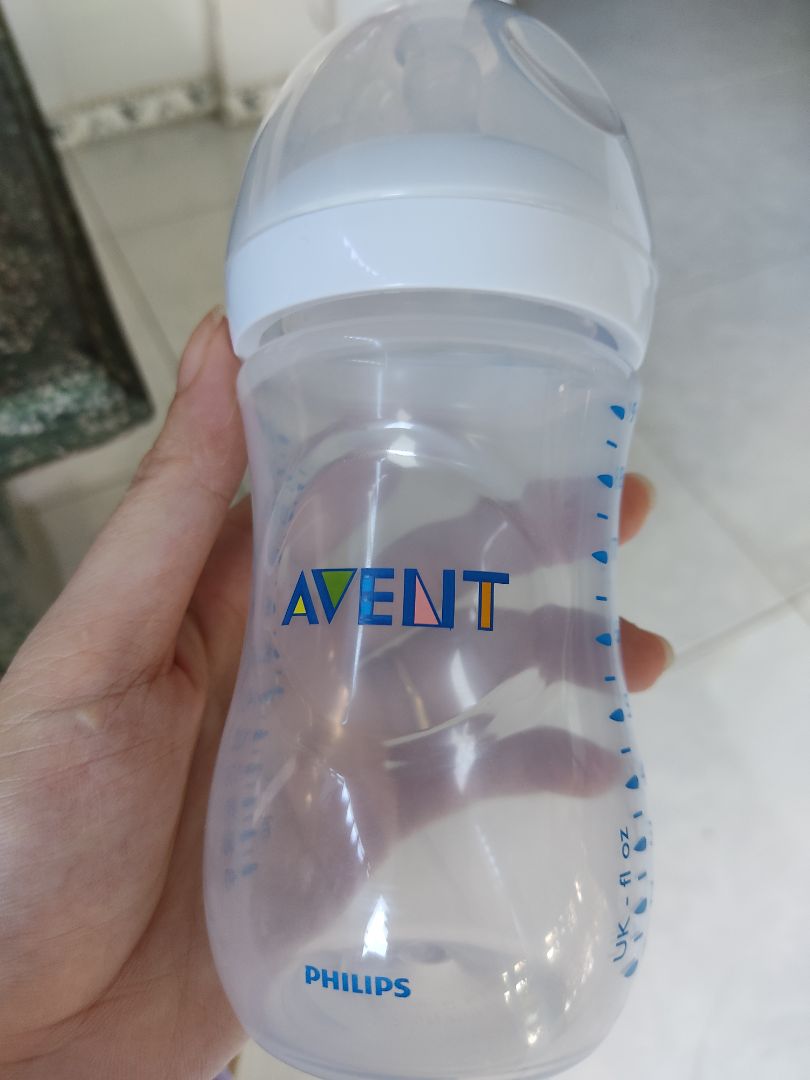 tôi đã đổi rất nhiều bình cho bé nhưng bé vẫn ko chịu ti bình, thấy sp phù hợp cho bé từ 3thang tuổi nên mình mua về thử xem ntn, ai ngờ bé chịu ti bình, đầu ti thiết kế giống với ti mẹ,đóng gói cẩn thận,giao hàng hơi chậm nhưng sp chất lượng