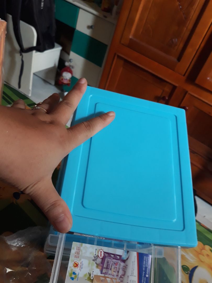 giao hàng nhanh..tủ chất lượng và đủ số, mẫu mã dễ thương..giao ko bị vỡ tủ rất nguyên vẹn.. tủ bé bé xinh xinh.. cũng đựng dc khá là nhiều đồ....giá thành mua lúc giảm còn 64k nên cũng rẻ.cảm ơn shop giao hàng nhanh..tủ chất lượng và đủ số, mẫu mã dễ thương..giao ko bị vỡ tủ rất nguyên vẹn.. tủ bé bé xinh xinh.. cũng đựng dc khá là nhiều đồ....giá thành mua lúc giảm còn 64k nên cũng rẻ.cảm ơn shop