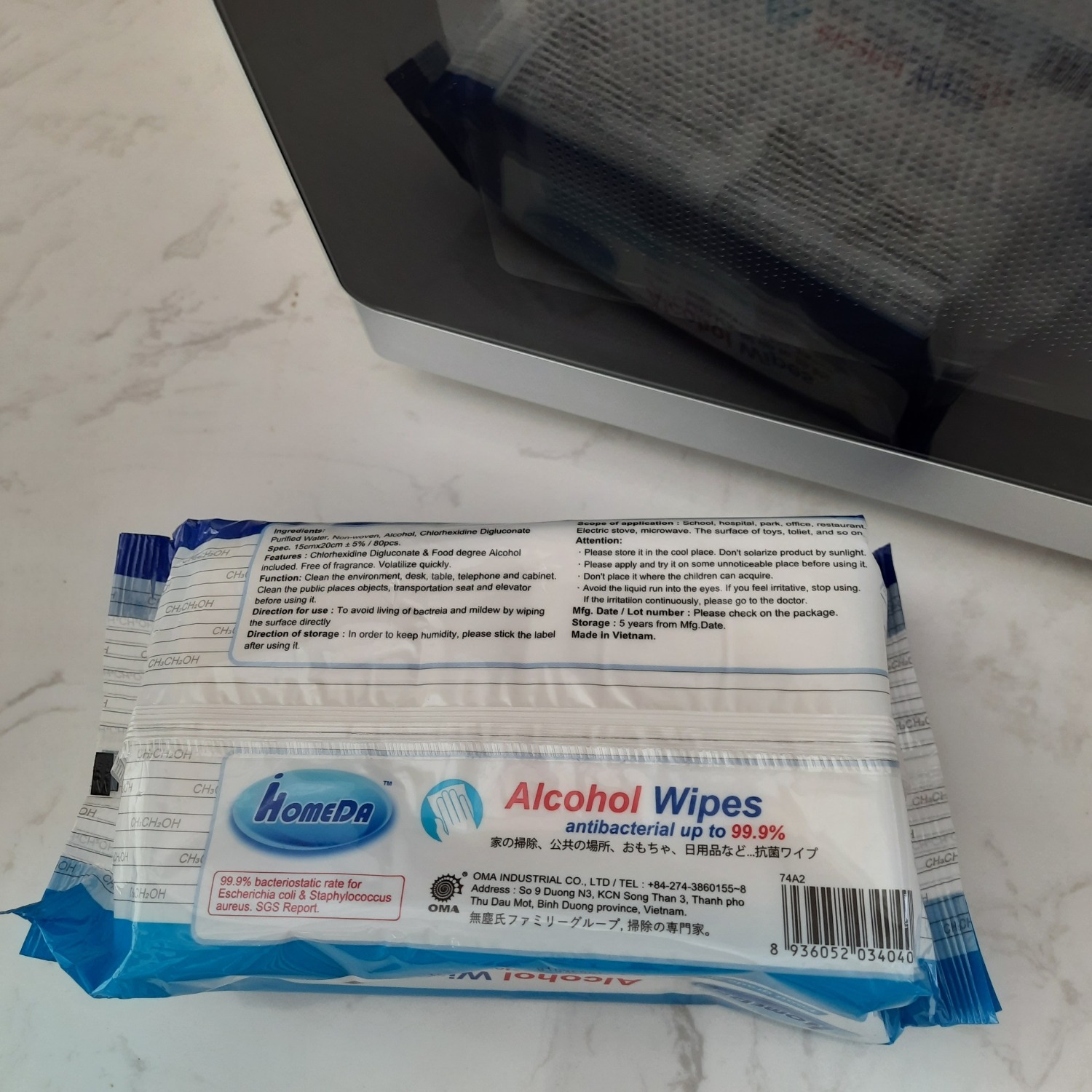 Sản phẩm chất lượng, dùng lau đồ dùng rất sạch, đặc biệt là điện thoại hay laptop, chuột vi tính hay tay năm cửa. 
Mùi cồn nhẹ, không hăng, lau tay không cảm thấy kích ứng hay bỏng rát, dùng rất yên tâm. Đóng gói cẩn thận, Tiki giao hàng rất nhanh, mới đặt hôm nay ngày mai đã giao rồi. Cảm ơn shop. Cho 5 sao.