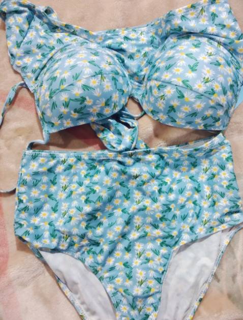 sản phẩm như mô tả - rất dễ thương. Chất liệu cũng ok.  shop tặng kèm 1 thắt lưng nhỏ xinh. Cám ơn nhiều nhều sản phẩm như mô tả - rất dễ thương. Chất liệu cũng ok.  shop tặng kèm 1 thắt lưng nhỏ xinh. Cám ơn nhiều nhều