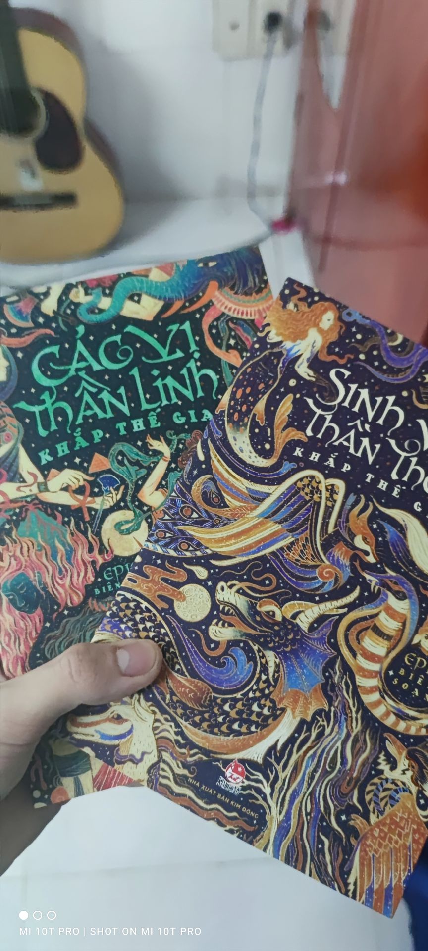 vẫn là cái cách gói hàng không một tí chống sốc của tiki nhưng rất may vì sách k bị df tẹo nào,nhưng cái làm mình khó chịu là cái mã vạch bị dán thẳng lên sách làm mình có muốn gỡ cũng chả gỡ đc