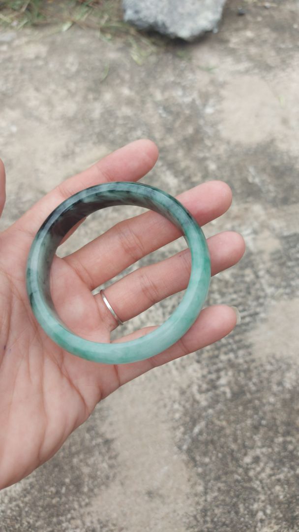 Giao hàng nhanh. đóng gói cẩn thận. nhiều màu xanh hơn mẫu. cũng đẹp lắm.