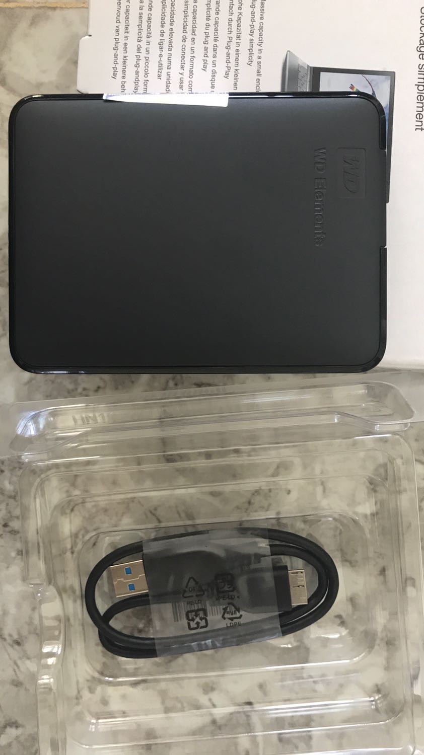 Hàng đóng gói cẩn thận, đầy đủ tem và mẫu mã không khác là mấy so với hình ảnh
Cầm cảm giác rất nhẹ và chắc chắn cũng tham khảo nhiều sản phẩm nhưng ưng em này vì độ bền và chất lượng tốt nên đã mua 
Sẽ đánh giá chi tiết việc sử dụng sản phẩm sau khi dùng