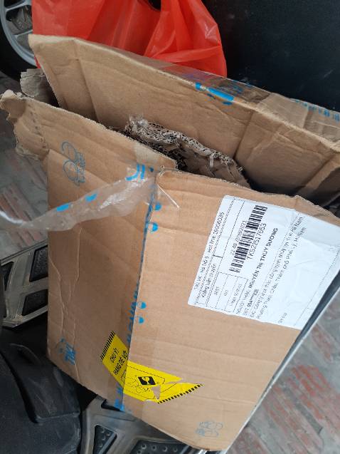 mình đã mua 3 lần 3 hộp 1,4kg của shop. 2 lần trc mình khá hài lòng. lần này thâth sự thất vọng vì cách đóng gói. ship gọi giao hàng thứ 7 mình ki nhận đc vì ngày nghỉ, hẹn ship thứ 2. khi nhận hàng thì hàng như đã bị mở, mình hỏi ship sao hàng của mình như thế thì bạn ấy bảo là lúc bạn ấy nhận hàng đã thế rồi. mình thấy thất vọng