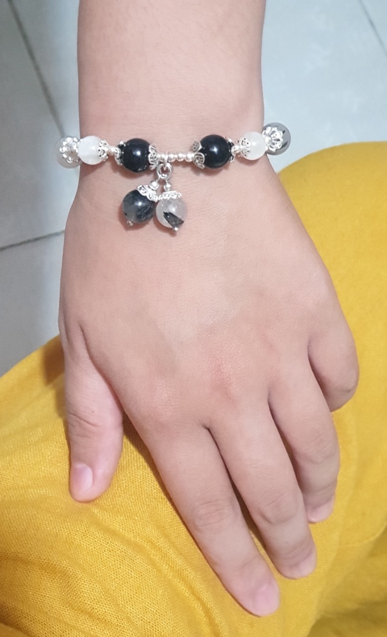 Sản phẩm chất lượng, bạc sáng bóng, đá nặng cầm chắc tay và mát lạnh. Giao hàng đúng hen, cửa hàng đáng tin cậy ...