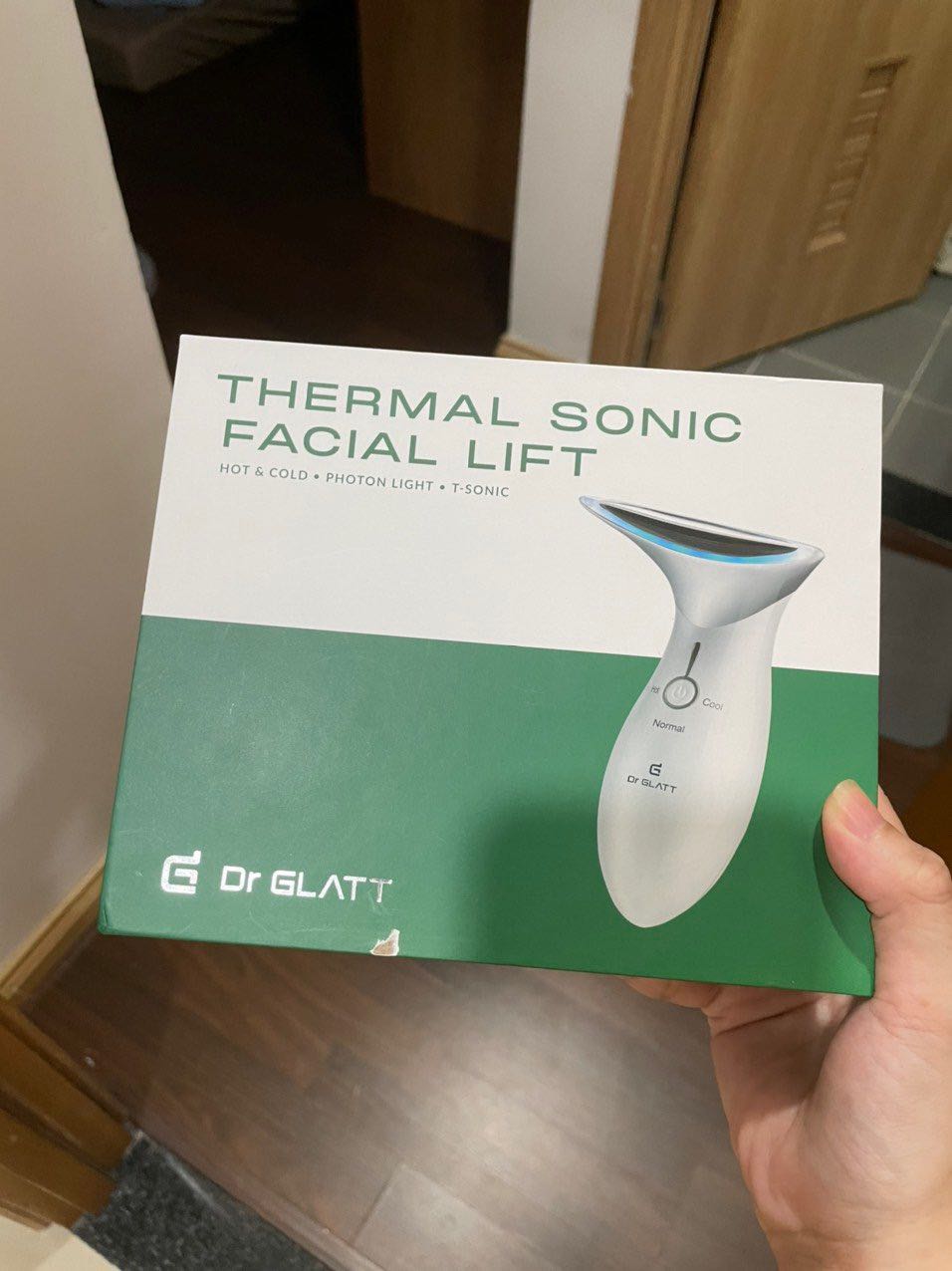 đã nhận hàng nha shop, dadg đi làm, mấy bà đồng nghiệp thử nói ok, màu máy sang, tay cầm thiết kế lạ mà cầm thích lắm, hộp quà cũng xinh, đánh giá 5 sao