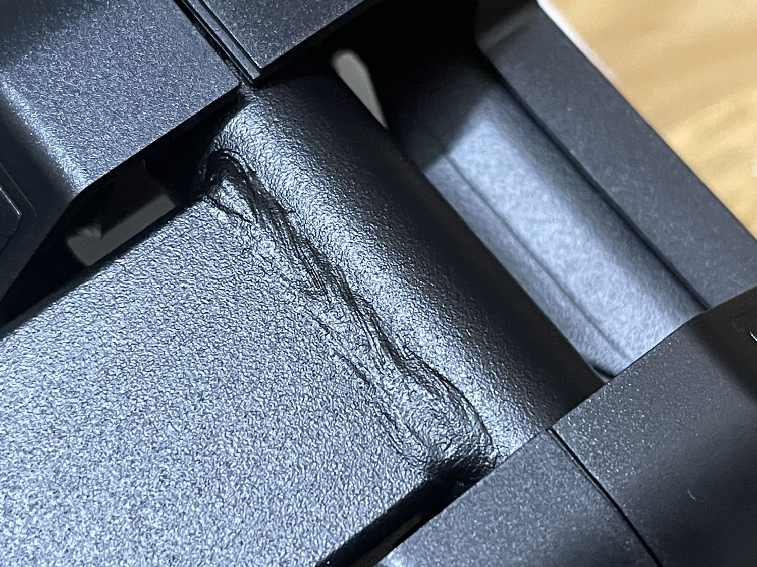 Chưa sài nhưng cảm quan cực kỳ xịn, chắc chắn, gia công sắc nét từng con vít mối hàn, còn được tặng thêm dụng cụ lắp đặt. Quá ngon so với tầm giá