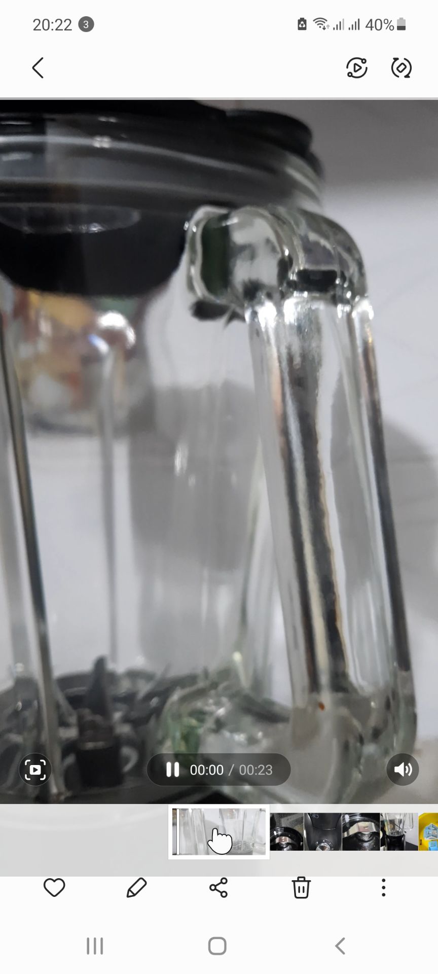 Không hài lòng về sản phẩm: nhựa trong cối bị xù lên trông kém chất lượng, cốc thủy tinh dày cộm, thủy tinh đục, nhãn trên các cối bị lệch (giao hàng thì rất nhanh, đóng gói cản thận)