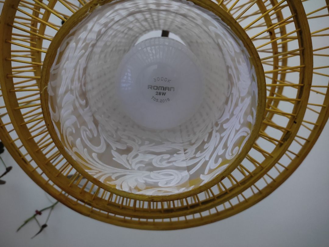 Đèn sáng rõ, màu vàng ấm, độ hoàn màu cao nên buổi tối không bị mỏi mắt. Chất lượng tốt giá ổn và tiết kiệm điện. Hy vọng sản phẩm dùng bền như quảng cáo