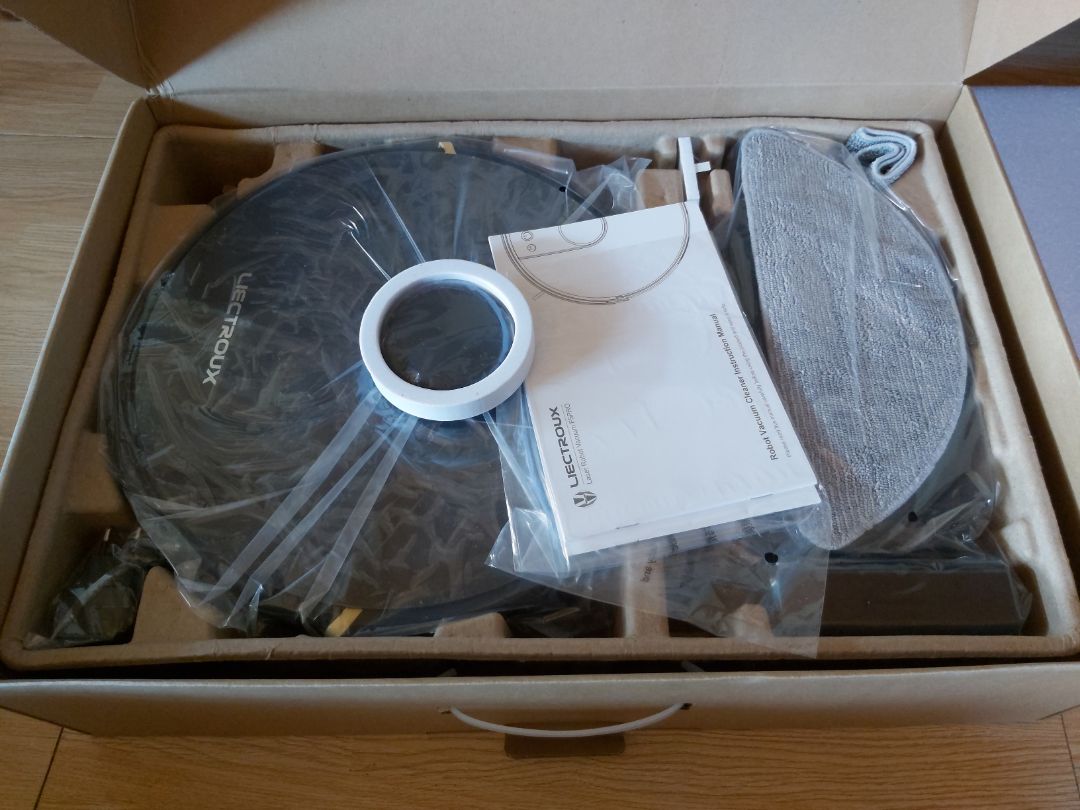 khá thông minh, lực hút mạnh, app smart life hơi khó xài, lẫn lộn cả tiếng trung, Anh và Việt. Nhận wifi nhanh và khỏe, dù đang ở gói thấp nhất, tổng quan là dễ sử dụng, cần cải tiến lại app cho đơn giản hơn, menu đơn giản hơn. Có khả năng cập nhật fimware qua OTA. Đánh giá  sản phẩm phù hợp với người tiêu dùng, dù sản phẩm so với máy hút bụi lau nhà chạy bằng cơm thì kém vài phần.