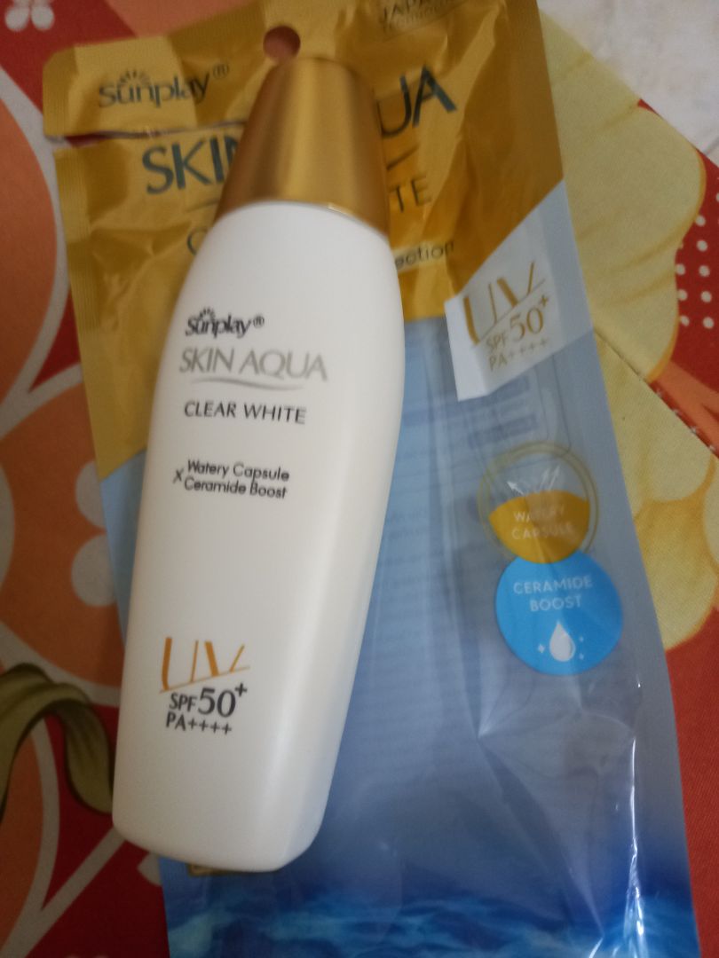 shop đóng gói cẩn thận. Mình có xài thử chai nắp xanh r mà nhỏ quá đổi sang nắp vàng xài to cho đã. 2 loại ko có khác gì nhau hết á, chỉ có nắp vàng hông thơm bằng nắp xanh thôi