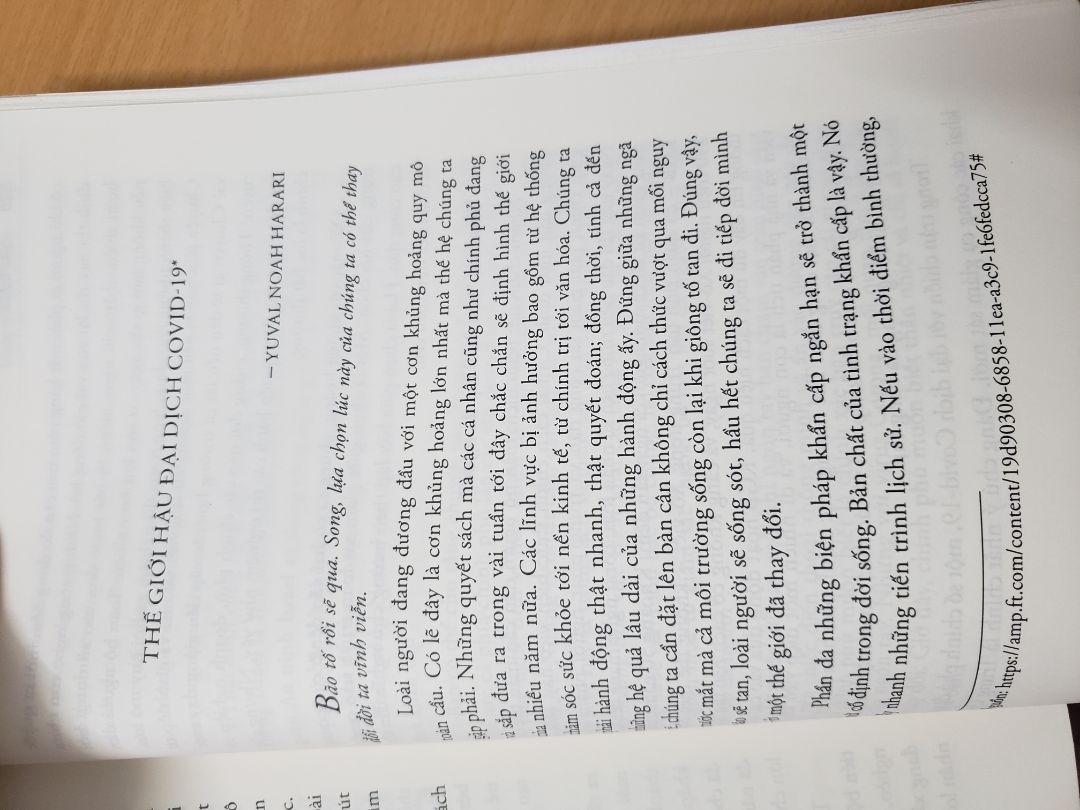Mình đặt hôm sale 11/11 mà đến tối 13/11 là nhận đc rồi. Giao hàng nhanh. Sách đc bọc bóng bên ngoài cẩn thận, mới tinh. Bản này có cập nhật thêm phần đại dịch covid nữa. Sách này thì đc review rất nhiều rồi nên mình mua đọc để có thêm nhiều kiến thức mới. Giấy vàng dễ nhìn.