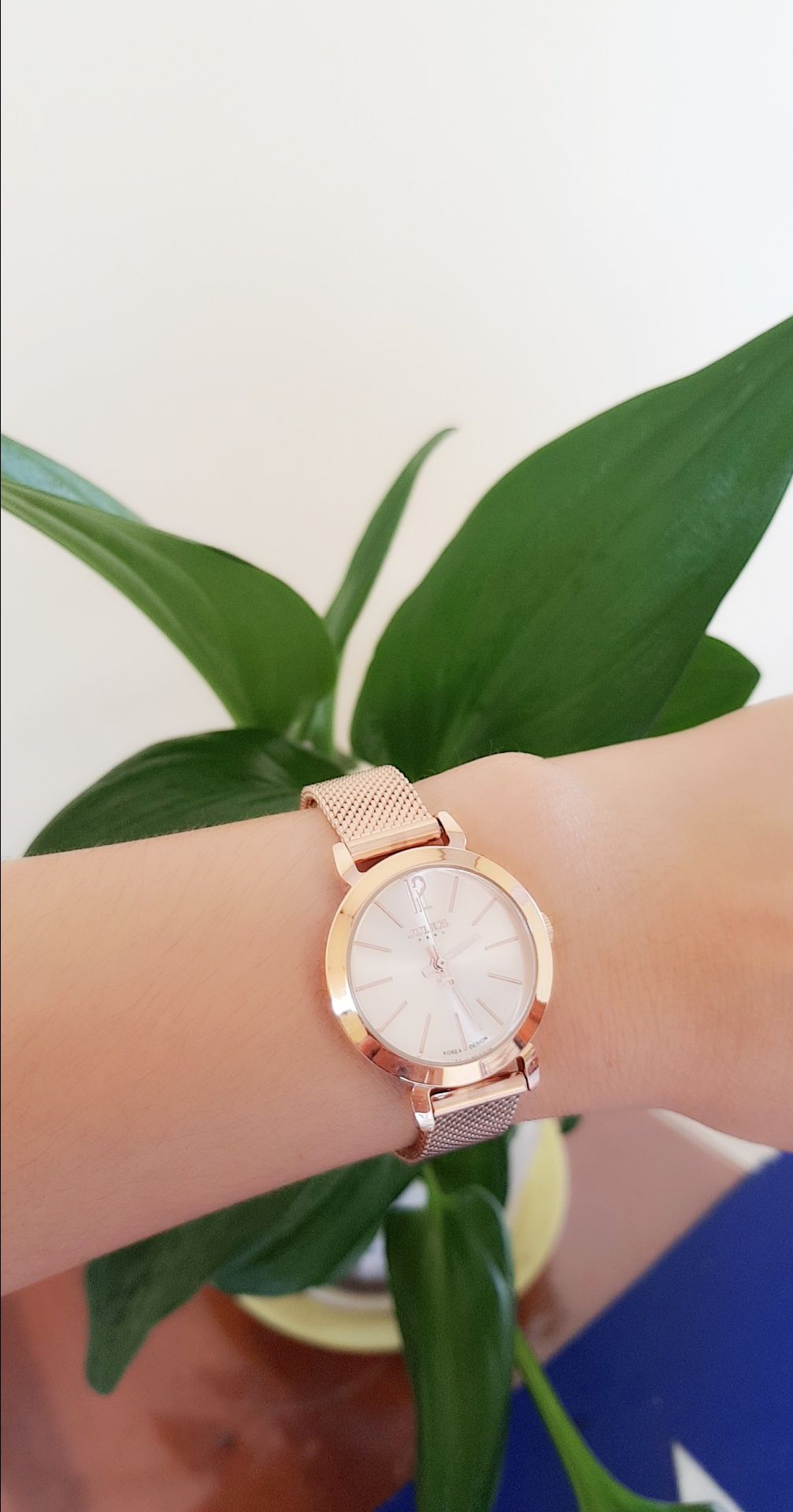 Với tầm giá này thì đồng hồ quá là đáng mua. Thiết kế siêu đẹp, nhỏ nhắn và sang trọng.