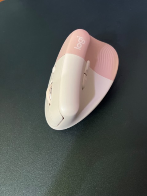 Đúng là đáng mua , bớt mỏi cổ tay thật đấy, cầm chuột như k cầm gì. Nhạy. Mỗi tội k có hướng dẫn sử dụng tiếng Việt