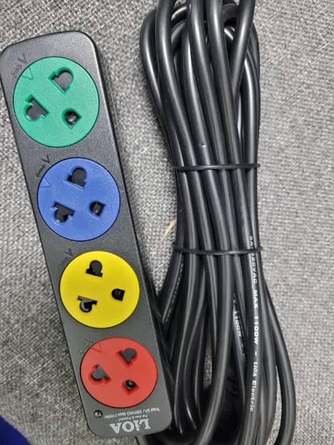 Ổ cắm đẹp, chân cắm chắc chắn, chịu tải có vẻ ổn