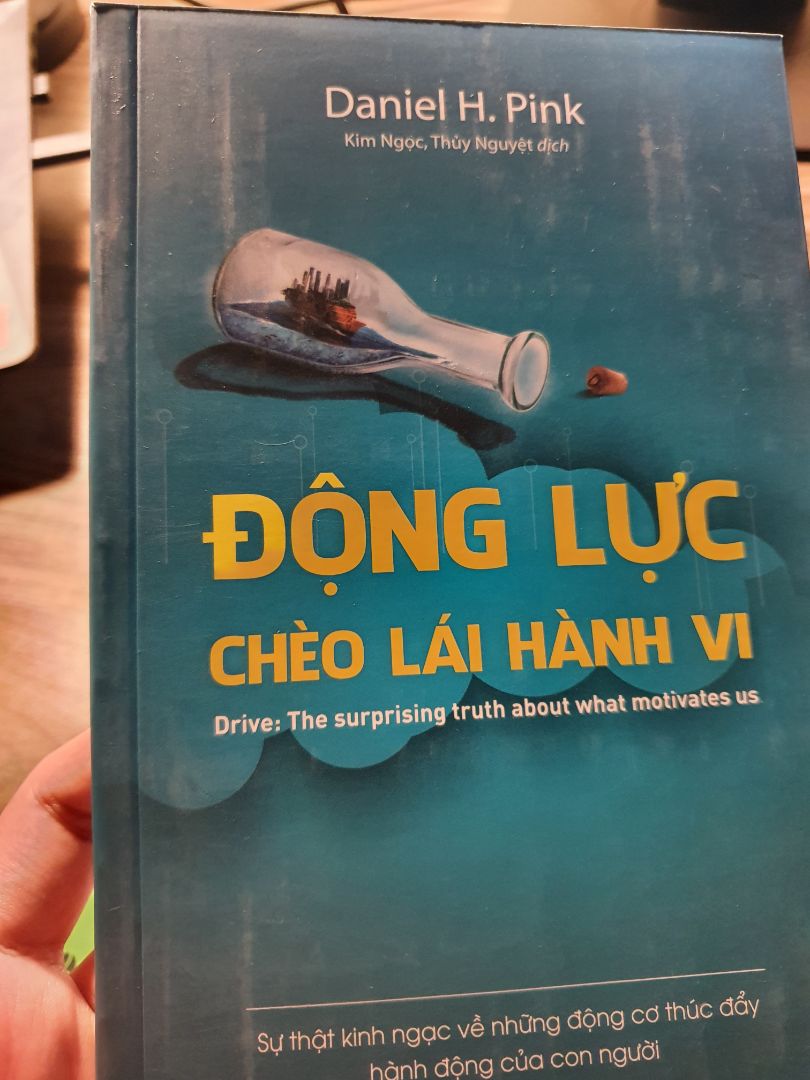 Điểm 10 cho Tiki Now, chiều đặt mà tối đã giao hàng luôn.
Mình chỉ mua sách online trên Tiki, nhưng lần này ngoại hình sách hơi tệ, mặc dù biết hàng khuyến mại nhưng bìa cũ quá. Mong Tiki đọc được đánh giá này!