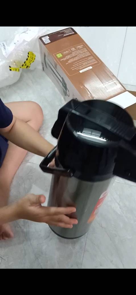 Phích đẹp, 2.5l to xài thoải mái, nhận hàng hồi hộp sợ bị vỡ nhưng may hàng nguyên vẹn, shop có bọc 2đầu chống sốc, shop rất uy tin nha.