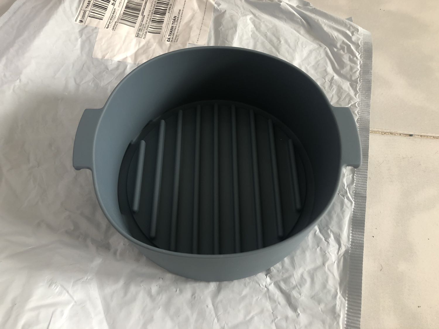 Hàng tốt, đóng gói cẩn thận, giao hàng nhanh.
Dùng trong NCKD của mình thì thấy hơi nhỏ, loại 5L lại sợ to quá. Xài ổn, không cần rửa NCKD nhưng bù lại rửa khay silicon dính nhiều dầu mỡ cũng khá khó.