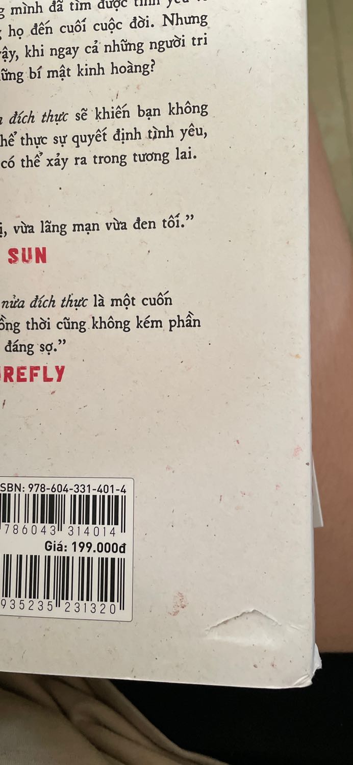 Gáy thì gập còn rách cả bìa . Liên lạc đổi trả thì ko thấy ai trả lời. Mà đặt cả tháng mới đến nơi