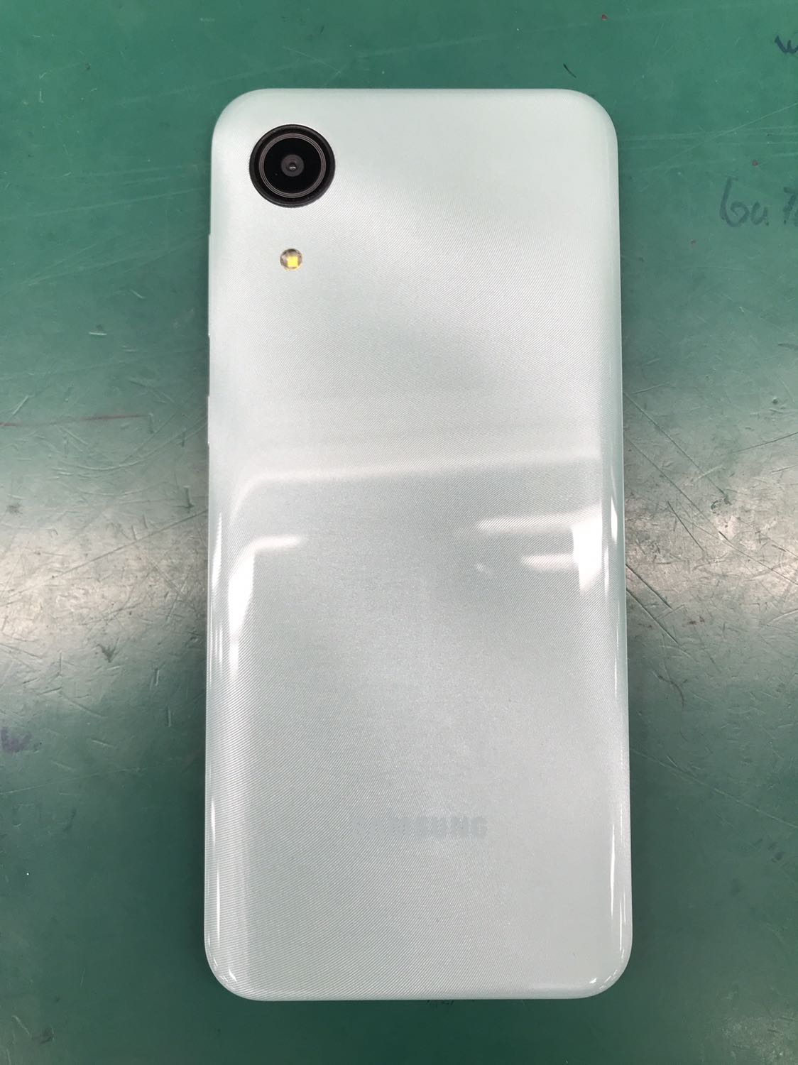 Kìm bấm ngọt lắm, mỗi tội dao cắt của kìm bị lệch hơi khó cắt. k biết chỉnh lại thế nào