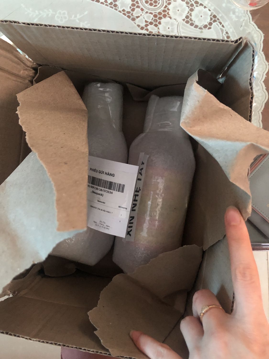 Đóng gói hàng rất cẩn thận. Giao hàng nhanh chóng. Giá cả rất hợp lí. E sẽ quay lại mua khi sử dụng hết. Mn nên mua nhé.