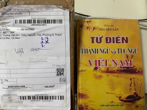 Giao sai sách, đặt sách này giao sách khác, giao sách giá thấp hơn đơn hàng, không giải quyết thắc mắc của khách hàng. Hết sách không gọi điện cho khách báo hủy. Khách hàng xin *** không phản hồi. Dịch vụ thật tệ!