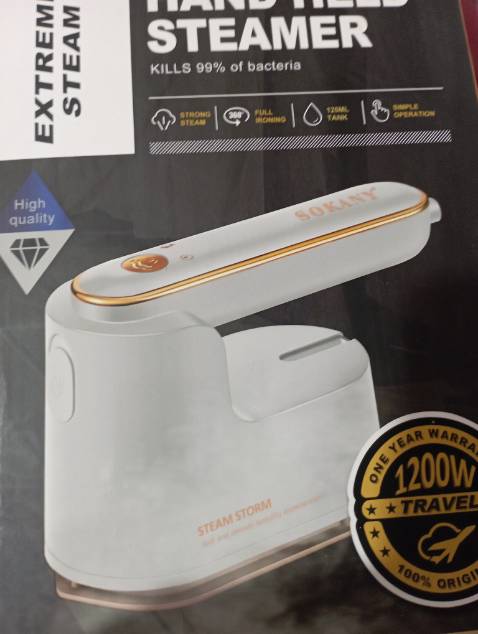 Bàn là nhỏ gọn, là phẳng shop nhiệt tình giao hàng nhanh