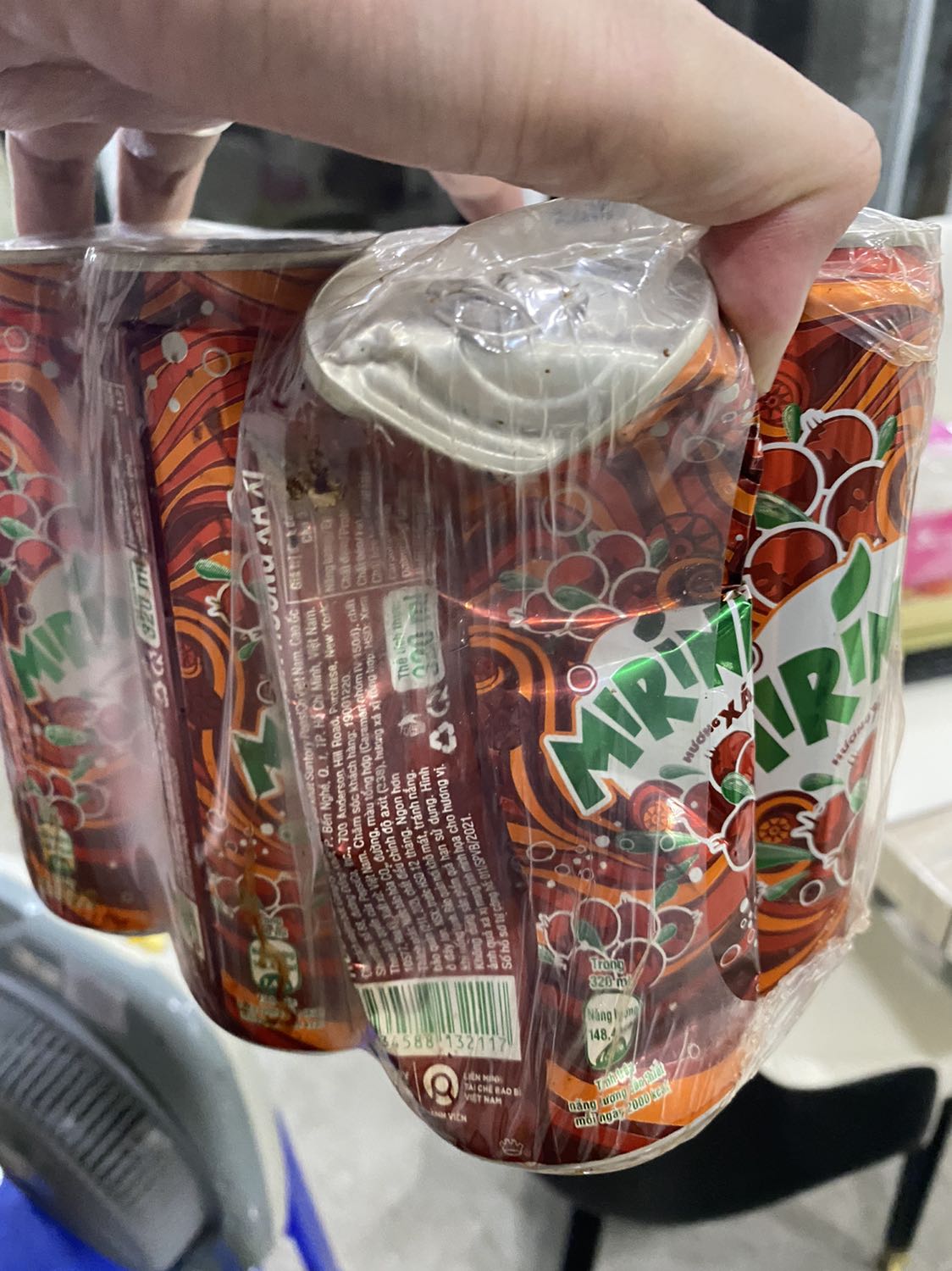 Giao hàng quá lâu dẫn đến thùng nước giao bị ẩm mốc. Mở ra có *** còn bị xì hết nước ra ngoài nhìn rất kinh khủng. Đề nghị Tiki xử lý Giao hàng quá lâu dẫn đến thùng nước giao bị ẩm mốc. Mở ra có *** còn bị xì hết nước ra ngoài nhìn rất kinh khủng. Đề nghị Tiki xử lý