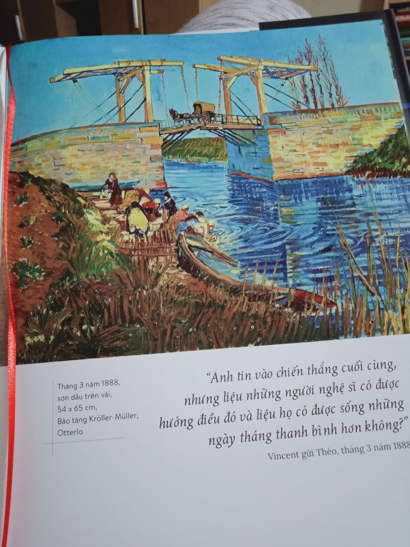 Sách in màu đẹp, hơi mỏng, cỡ chữ hơi to, từ lúc có tranh minh họa thì vừa mắt hơn. 
Chưa thể nói là một quyển sách sâu sắc nhưng về cơ bản đã "xem" được những mốc chính trong cuộc đời họa sĩ thiên tài và lí do cho những hành động của ông. Than ôi, là người bình thường chắc chắn cũng là hạnh phúc vì thiên tài hẳn phải chịu qua vô số giày vò giống như gốm sứ nung mới đúc kết nên 2 chữ ấy
Giao hàng nhanh, 4 tiếng đã giao, free ship, thật tuyệt
Dù là cuốn sách hay nhưng có lẽ m sẽ ko mua quyển khác cùng tác giả. có thể vì bố cục và văn phong ko hợp mình lắm. có thể do hơi thất vọng vì người ta tung hô quá :)