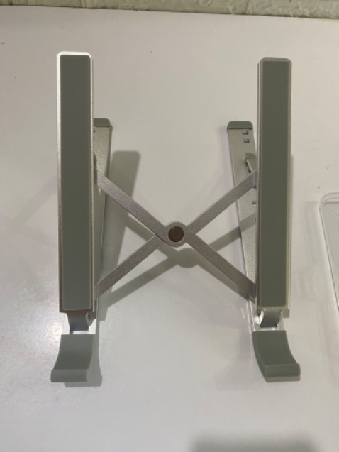 Shop giao hàng đúng theo mô tả, nhỏ nhắn, gọn nhẹ, chắc chắn, dùng ổn nha mọi người.